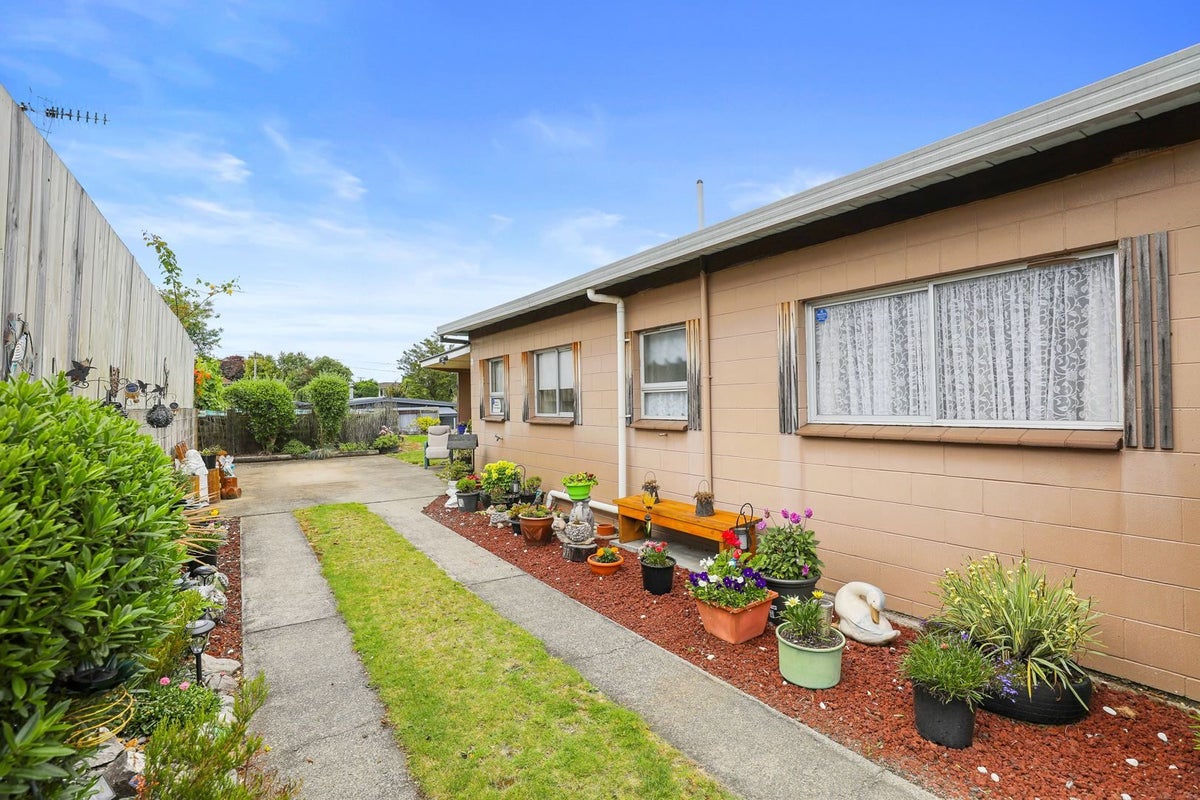 2/7 Waitahanui Avenue, Taupo, Taupo - Carousel 1