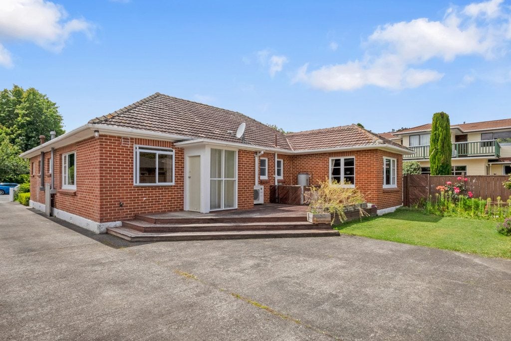42 WHITEMANS Road, SILVERSTREAM, UPPER HUTT - Carousel 2
