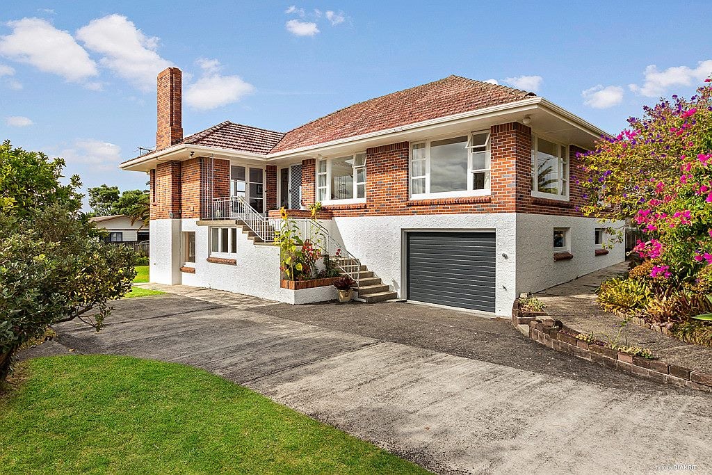 52 Sturges Road, Henderson, Auckland - Carousel 1