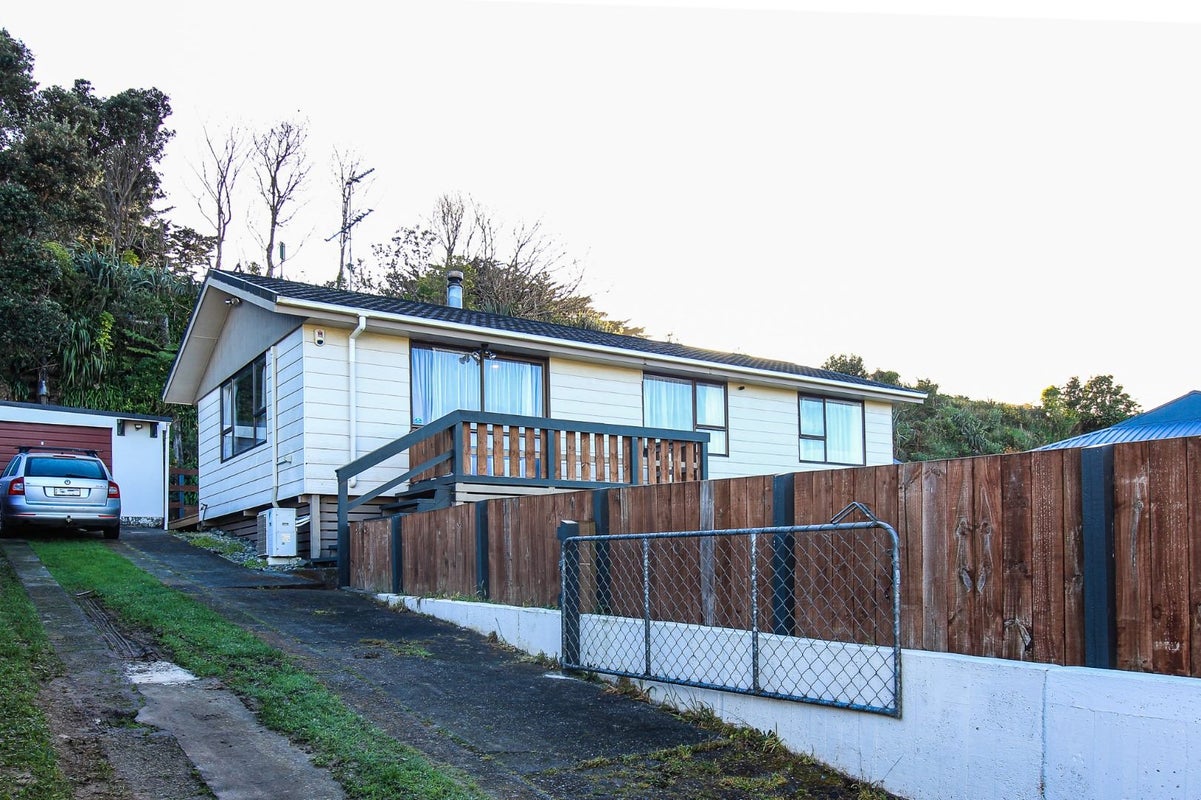 32 Owhiti Street, Titahi Bay, Porirua - Carousel 2