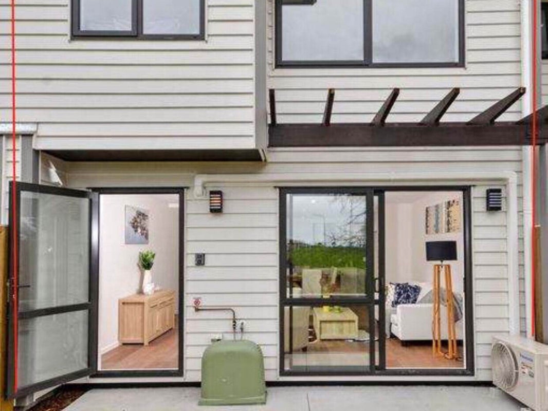 4 Peony Mews, Oteha, Auckland - Carousel 2