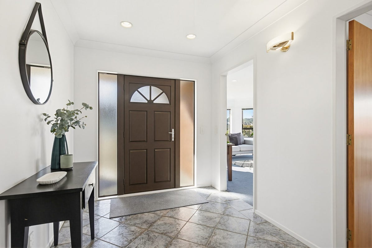 19 Derry Hill, Churton Park, Wellington - Carousel 2