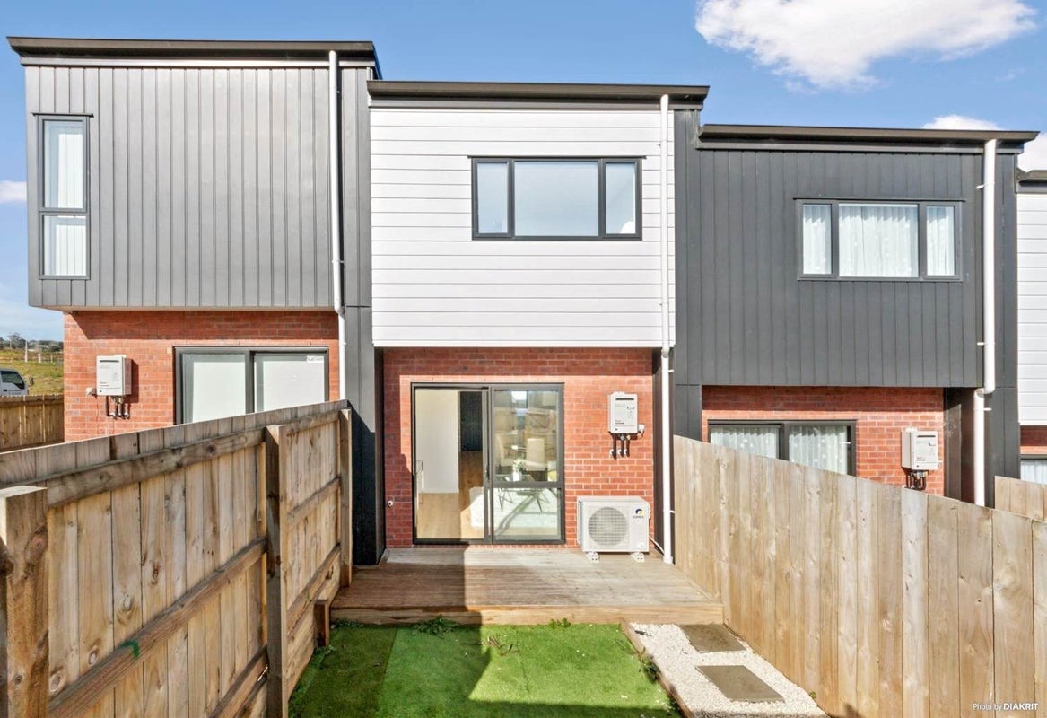 12 Creekside Way, Flat Bush, Auckland - Carousel 1
