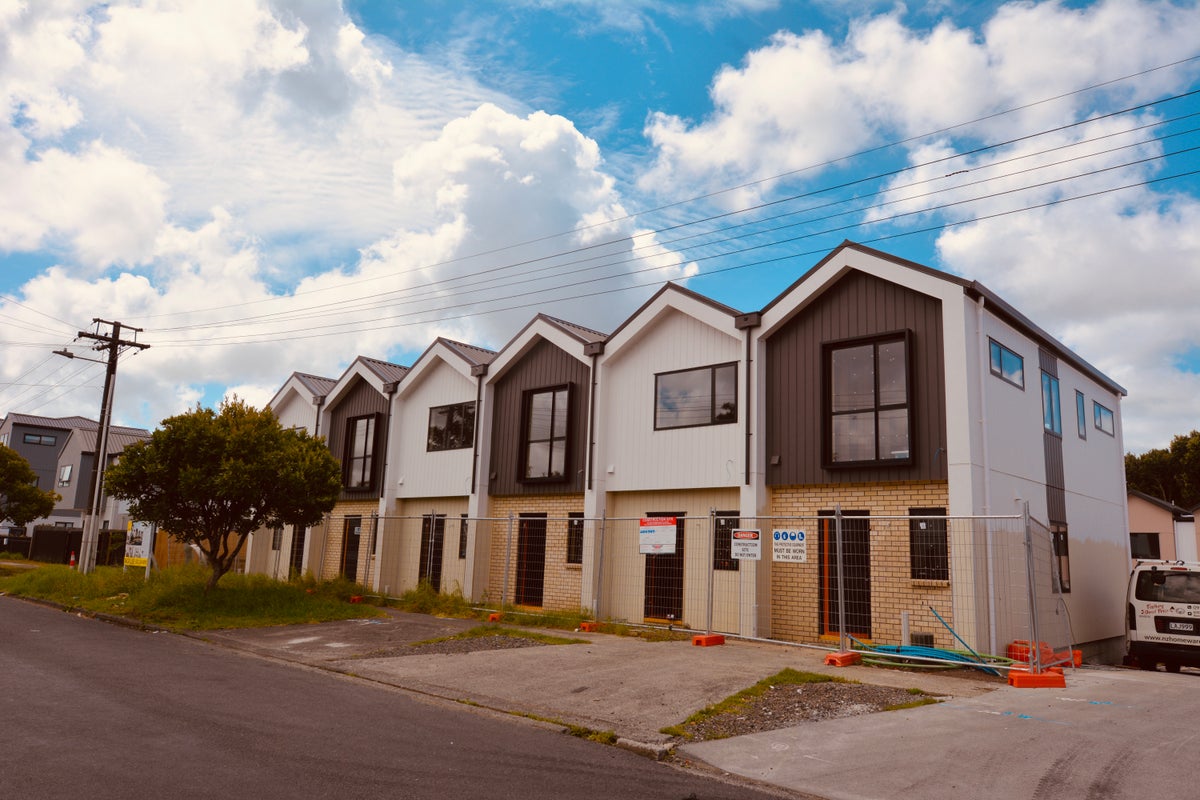 18/12 Arney Road, Ranui, Auckland - Carousel 1