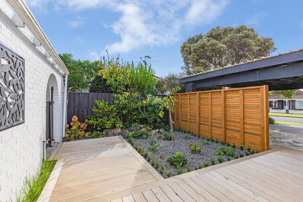31 Rewarewa Crescent, Waikanae - Carousel 2