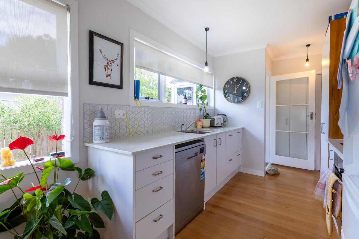 12 Shetland Street, Glen Eden, Auckland - Carousel 2