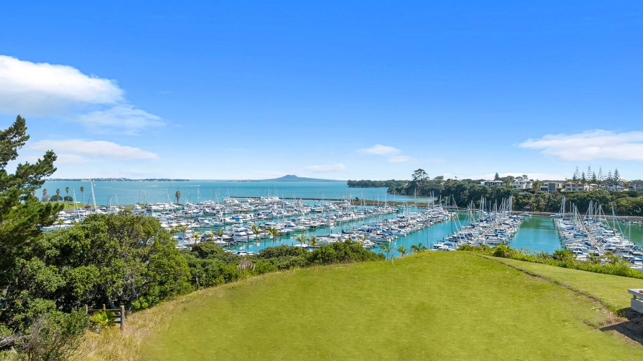 27 Tui Brae, Beachlands, Auckland - Carousel 1