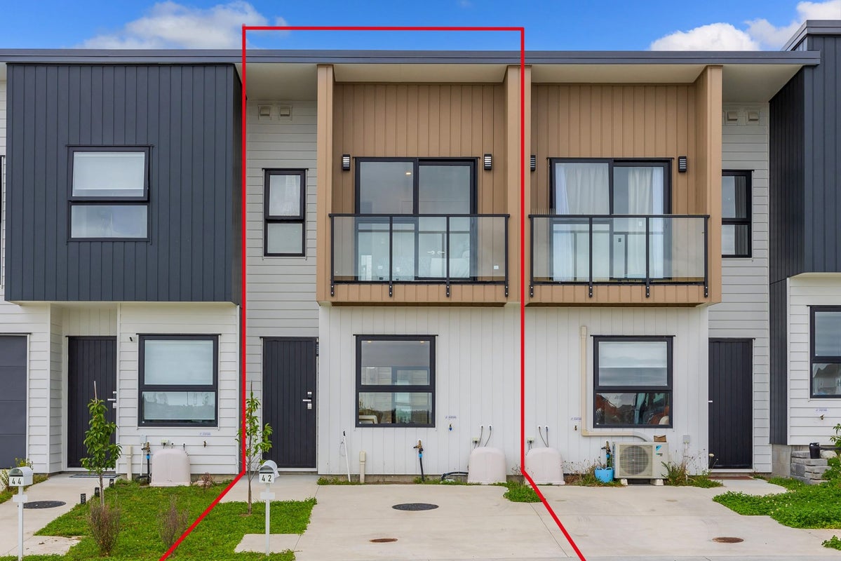 42 Paina Crescent, Massey, Auckland - Carousel 2