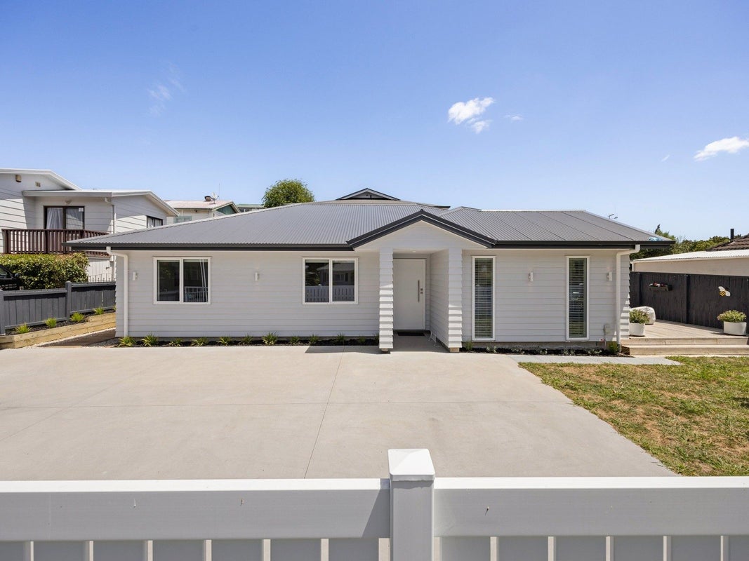 11 Walsh Street, Forest Lake, Hamilton - Carousel 1