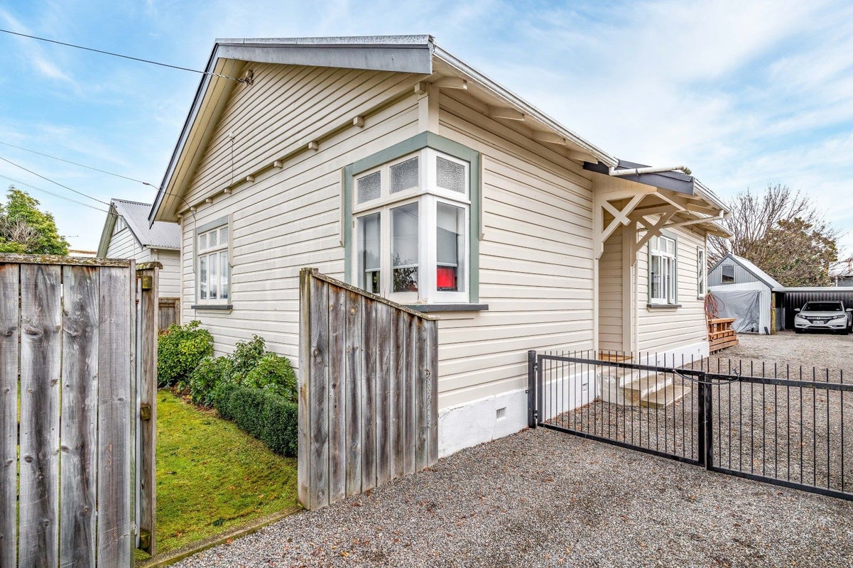 44 Villa Street, Masterton - Carousel 17