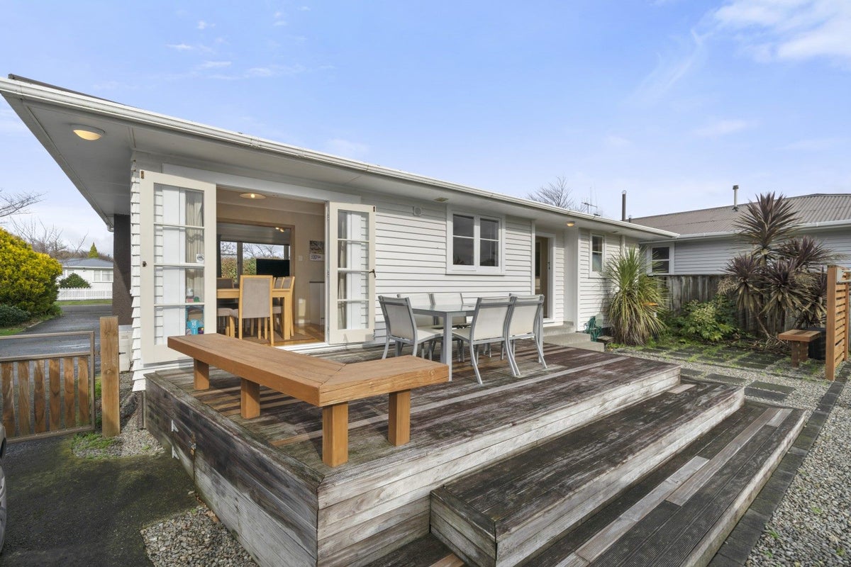 7 Long Melford Road, Awapuni, Palmerston North - Carousel 2