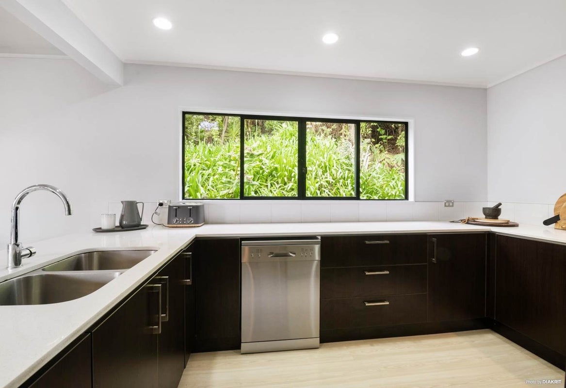 6 Heatherleigh Rise, Northcross, Auckland - Carousel 2