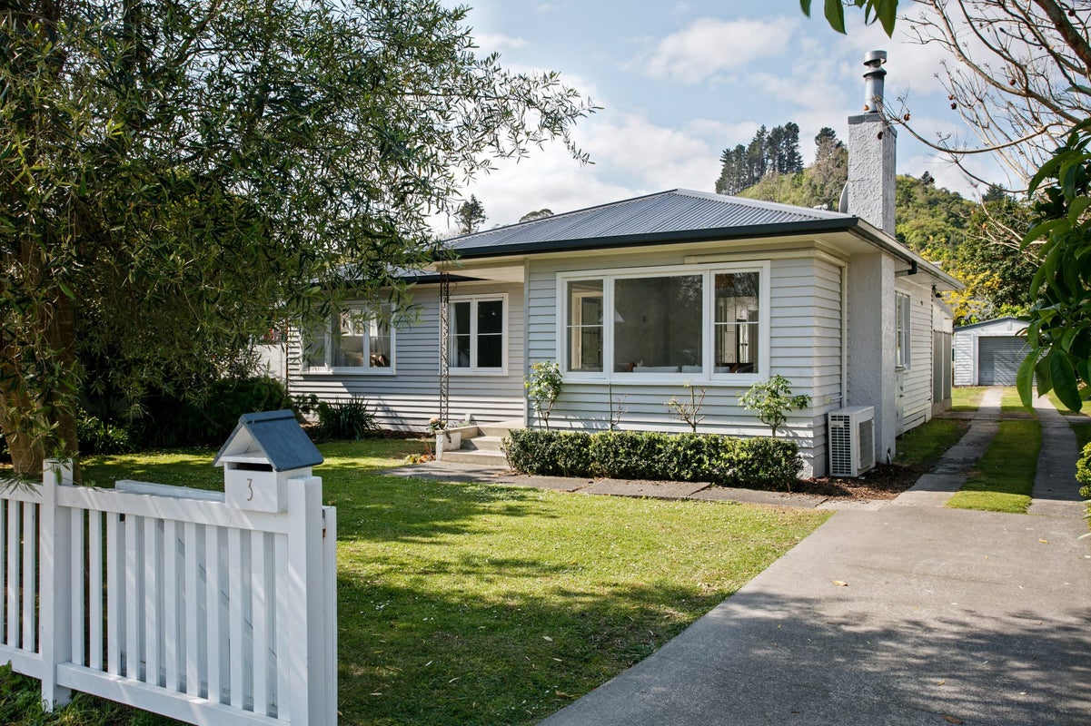 3 Central Street, Whataupoko, Gisborne - Carousel 1