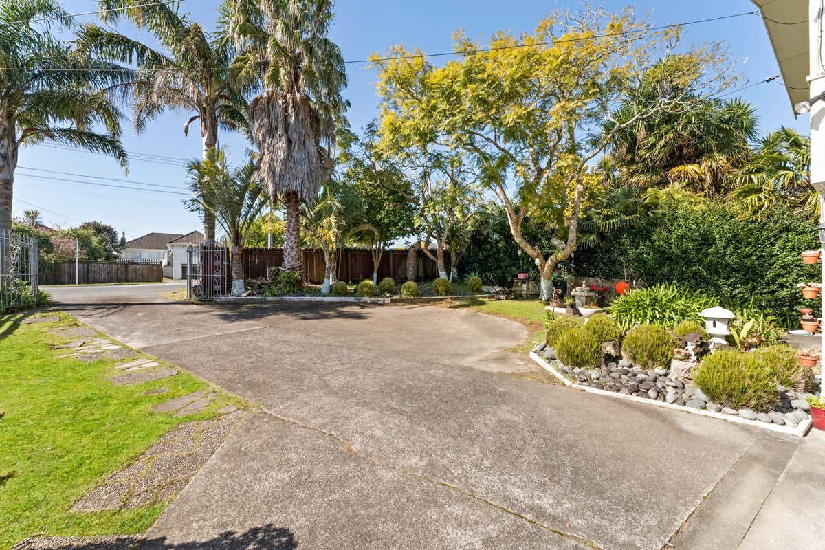 62A Te Atatu Road, Te Atatu South, Auckland - Carousel 2