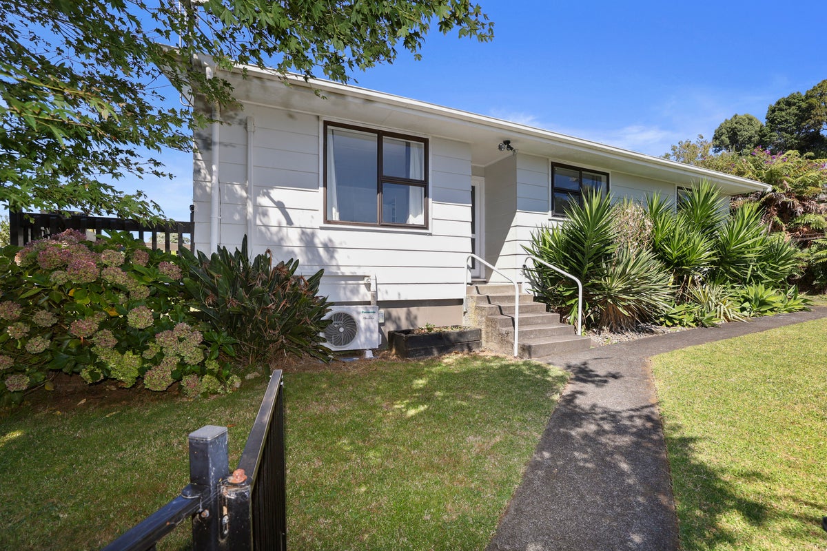21B Salcombe Terrace, Welbourn, New Plymouth - Carousel 1
