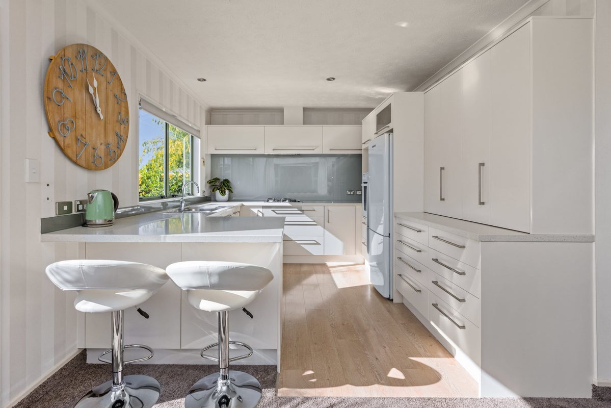 115 AUCKLAND ROAD, GREENMEADOWS, NAPIER - Carousel 2