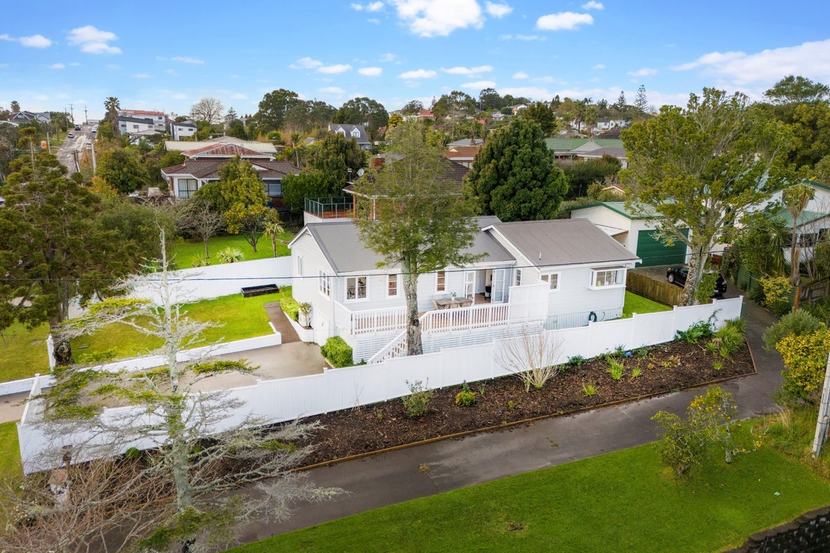 25 Evans Road, Glen Eden, Auckland - Carousel 1