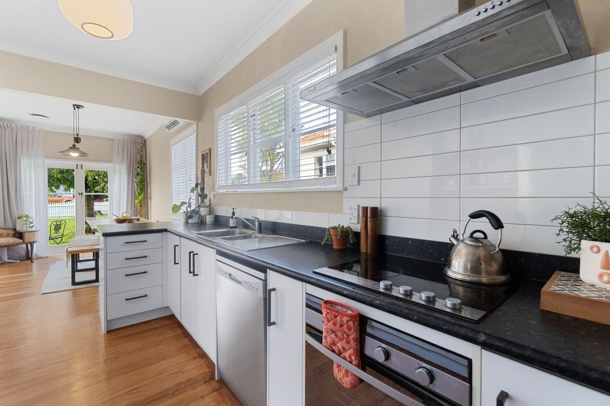 59 MacFarlane Street, Hamilton East, Hamilton - Carousel 2
