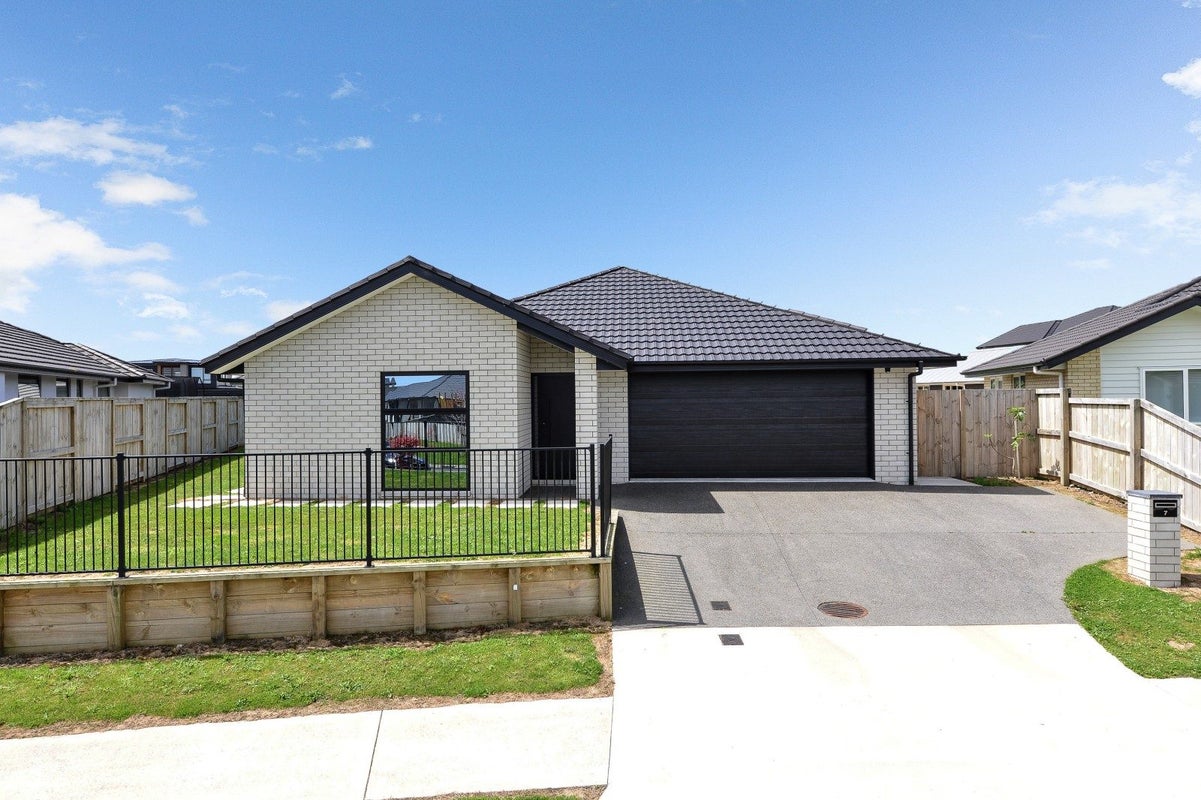 7 Keerangi Place, Rototuna North, Hamilton - Carousel 1