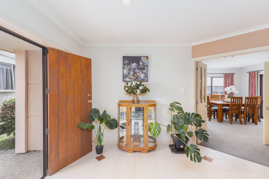 73 Saint James Drive, Huntington, Hamilton - Carousel 2