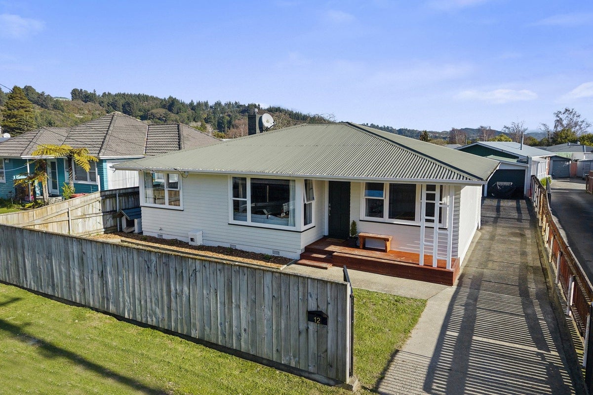 12 Moeraki Road, Maoribank, Upper Hutt - Carousel 1