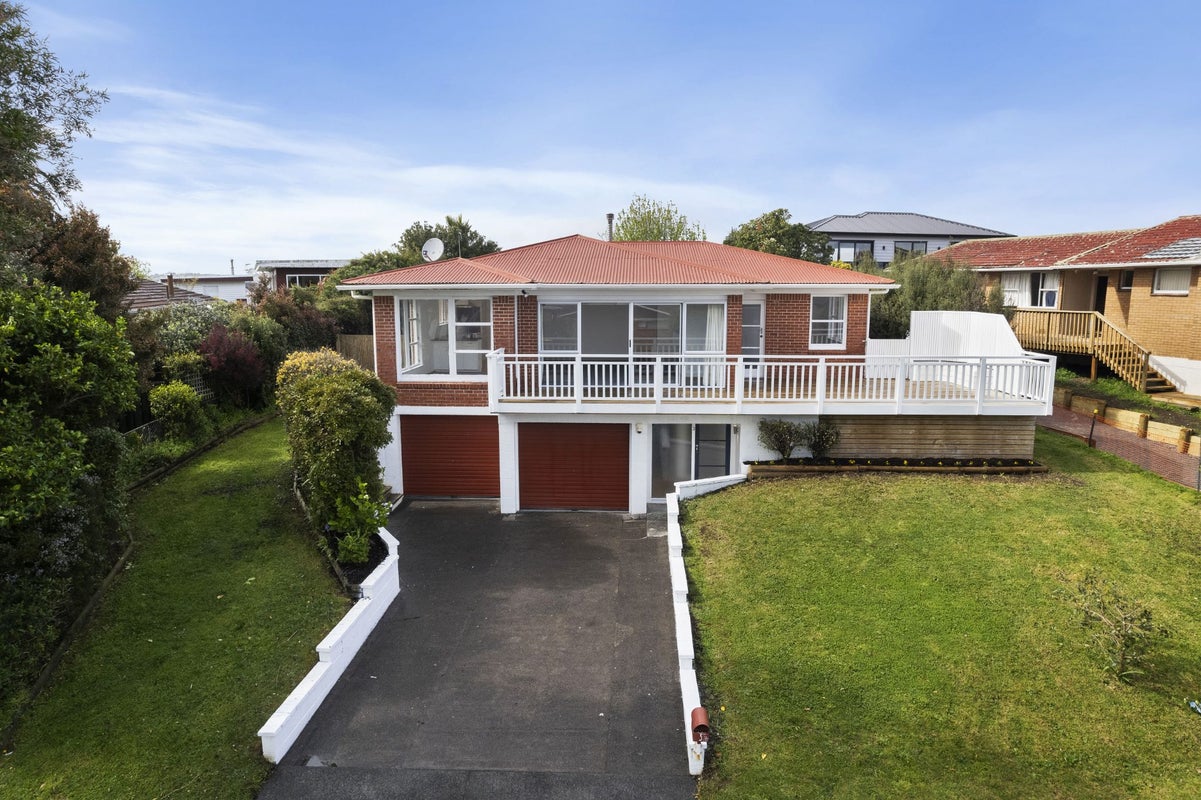 3 Te Anau Place, Pakuranga Heights, Auckland - Carousel 1