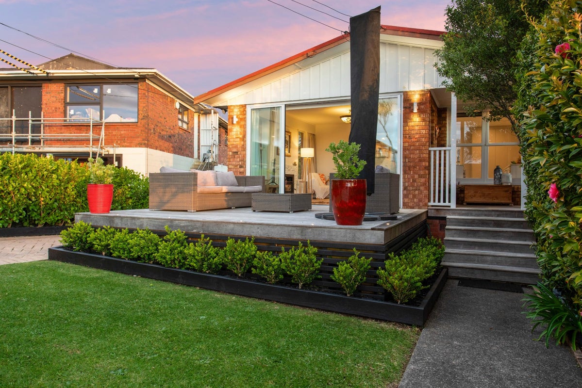 2/97 Hutchinsons Road, Highland Park, Auckland - Carousel 1