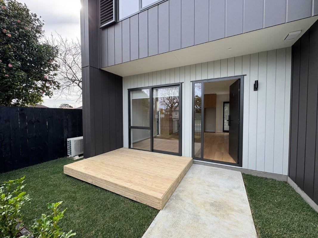 2/13 Thomas Road, Mangere, Auckland - Carousel 2