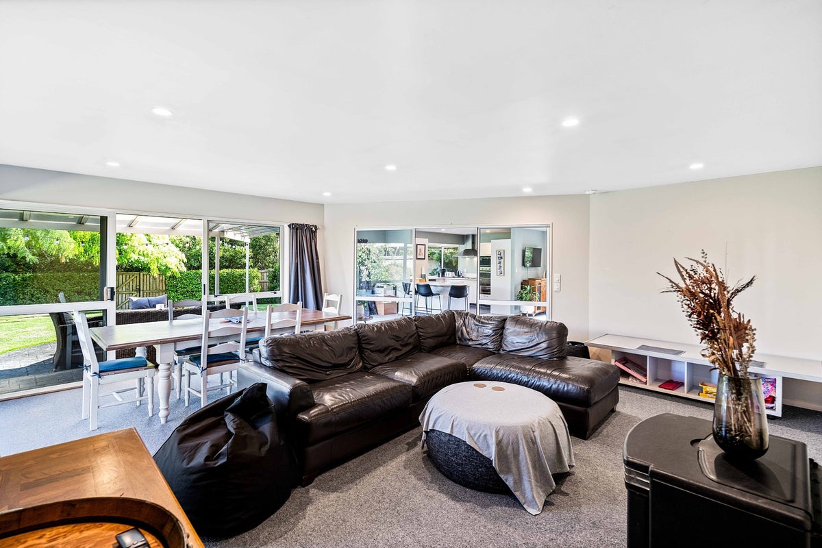 3 Hamish Place, Westmorland, Christchurch - Carousel 2