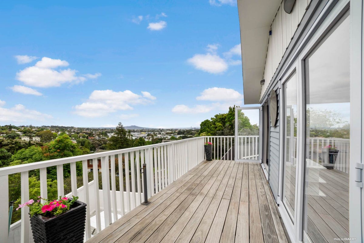2 Odette Road, Totara Vale, Auckland - Carousel 2