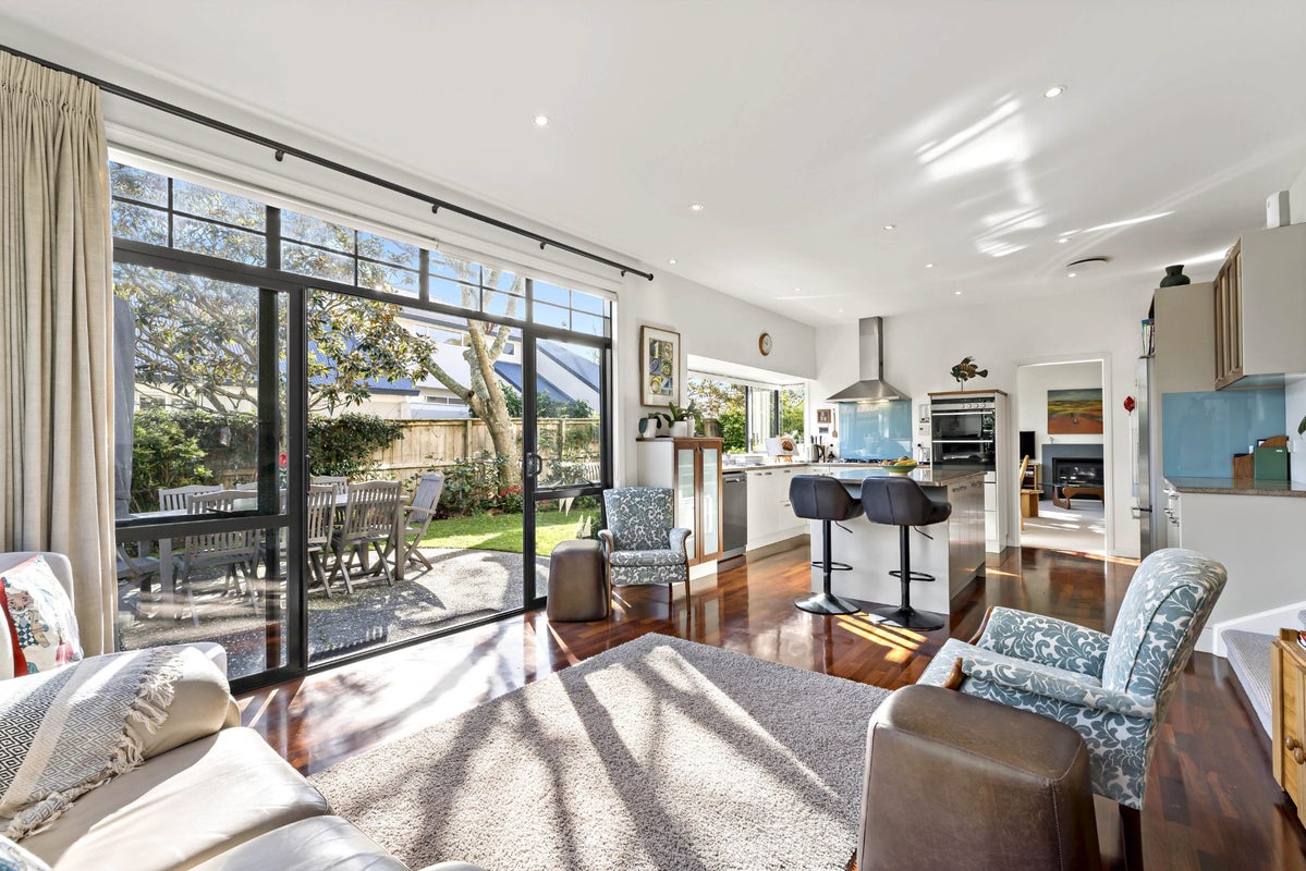 88B Waiatarua Road, Remuera, Auckland - Carousel 1