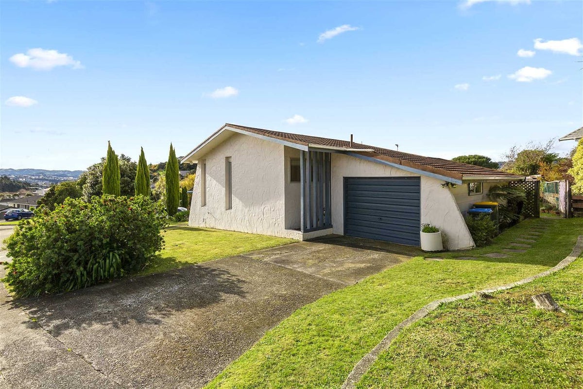 24 Hicks Close, Whitby, Porirua - Carousel 2