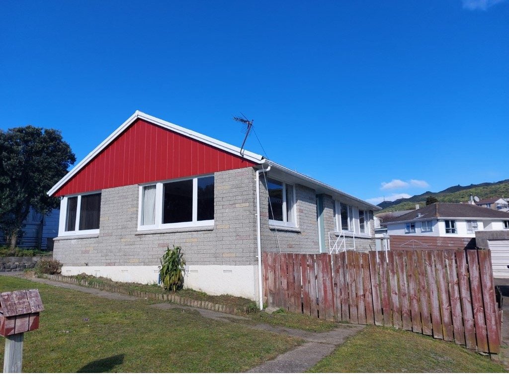 107 Rangituhi Crescent, Takapuwahia, Porirua - Carousel 1