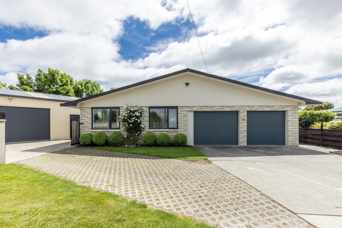 600 Murdoch Road East, Akina, Hastings - Carousel 1