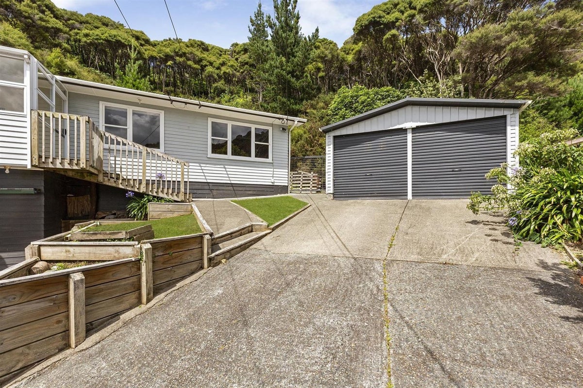 17 Puriri Street, Wainuiomata, Lower Hutt - Carousel 2