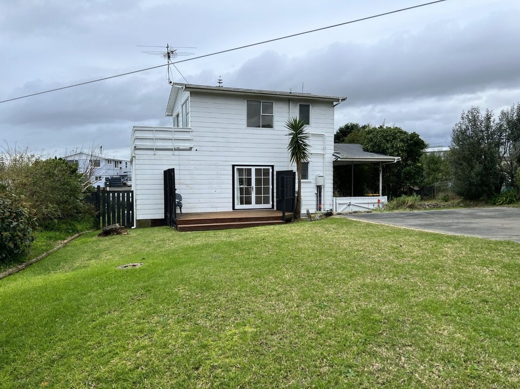 6 Kaitawa Street, Waikanae Beach, Waikanae - Carousel 1