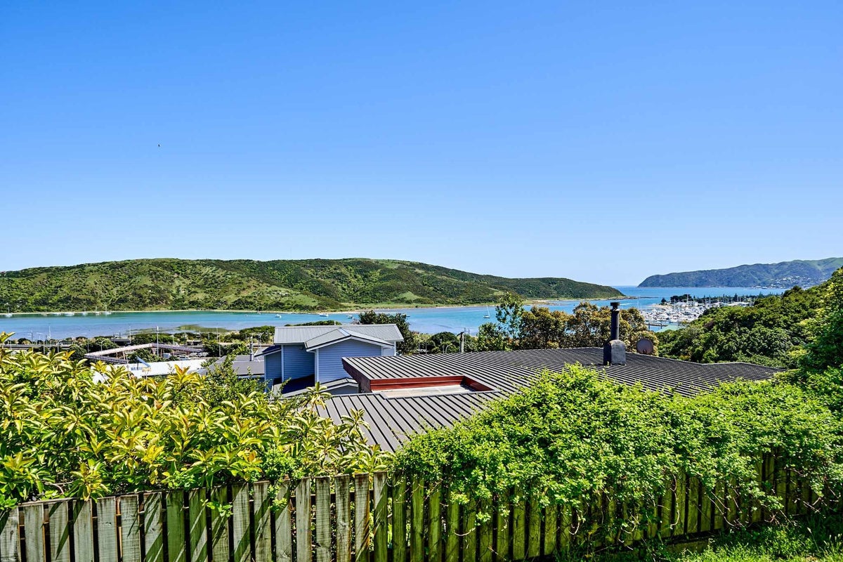 10 Kiriwai Road, Paremata, Porirua - Carousel 2