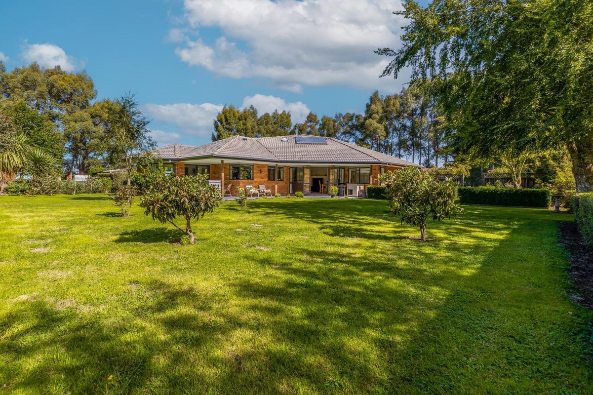 48 Raven Drive, Christchurch - Carousel 1