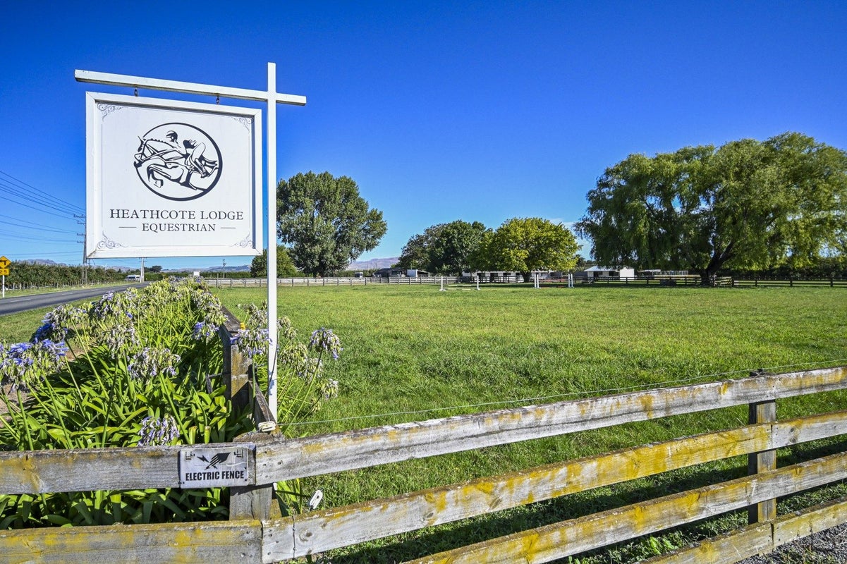 96 Heathcote Road, Longlands, Hastings - Carousel 32