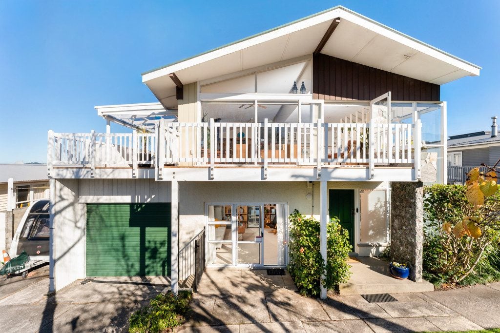15 Jaemont Avenue, Te Atatu South, Auckland - Carousel 2