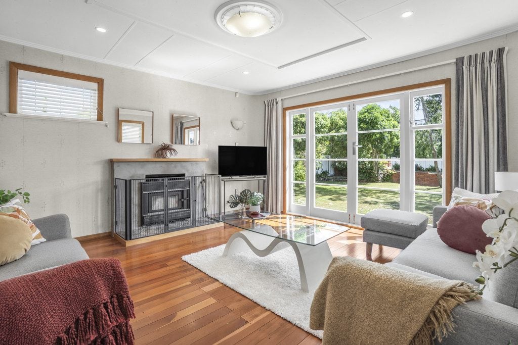 263 Stokes Valley Road, Stokes Valley, Lower Hutt - Carousel 1