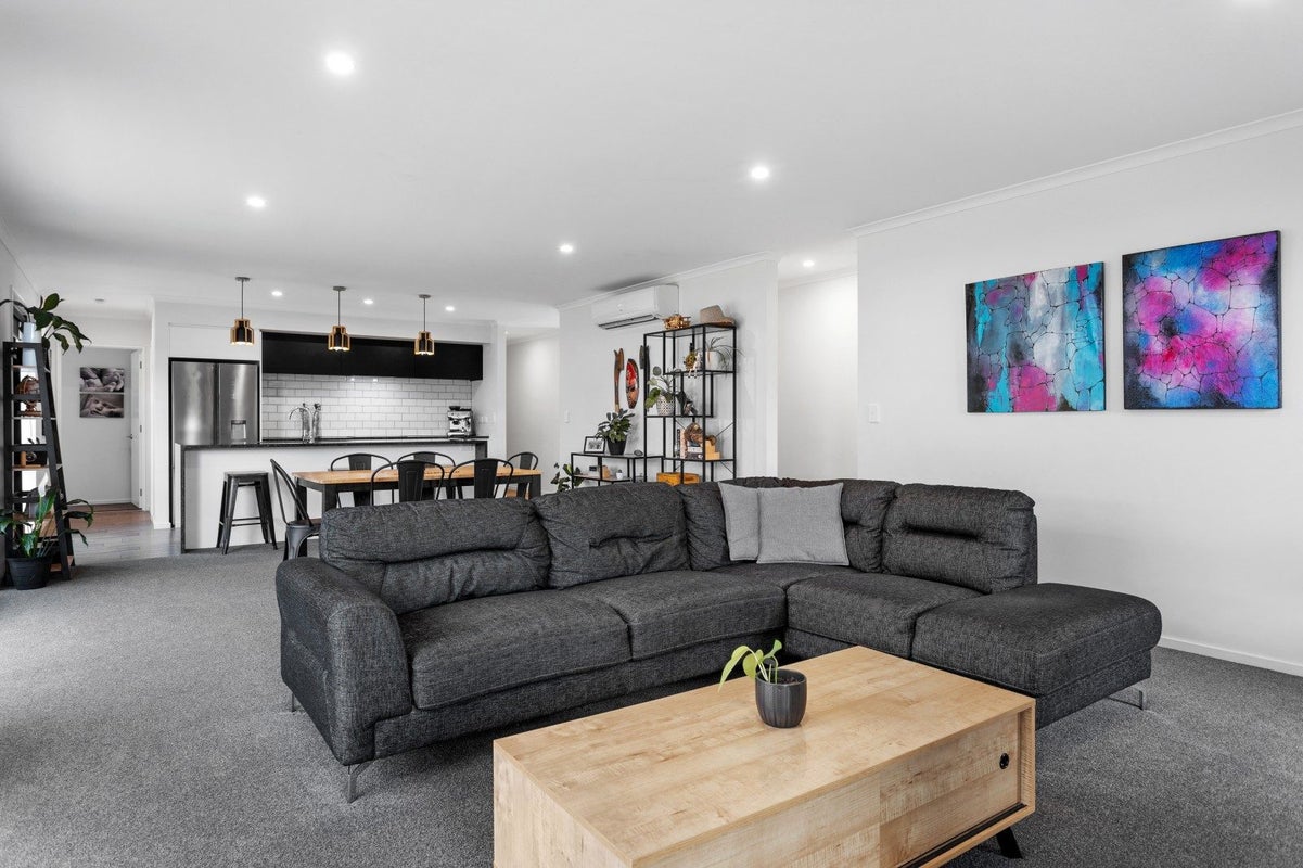 14 Tara Crescent, Woodend, Woodend - Carousel 2