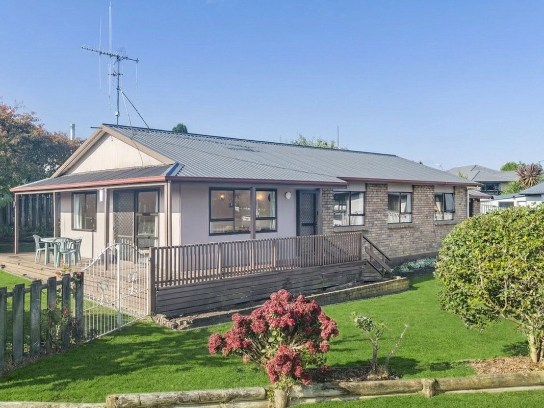 75 Gibson Road, Dinsdale, Hamilton - Carousel 1