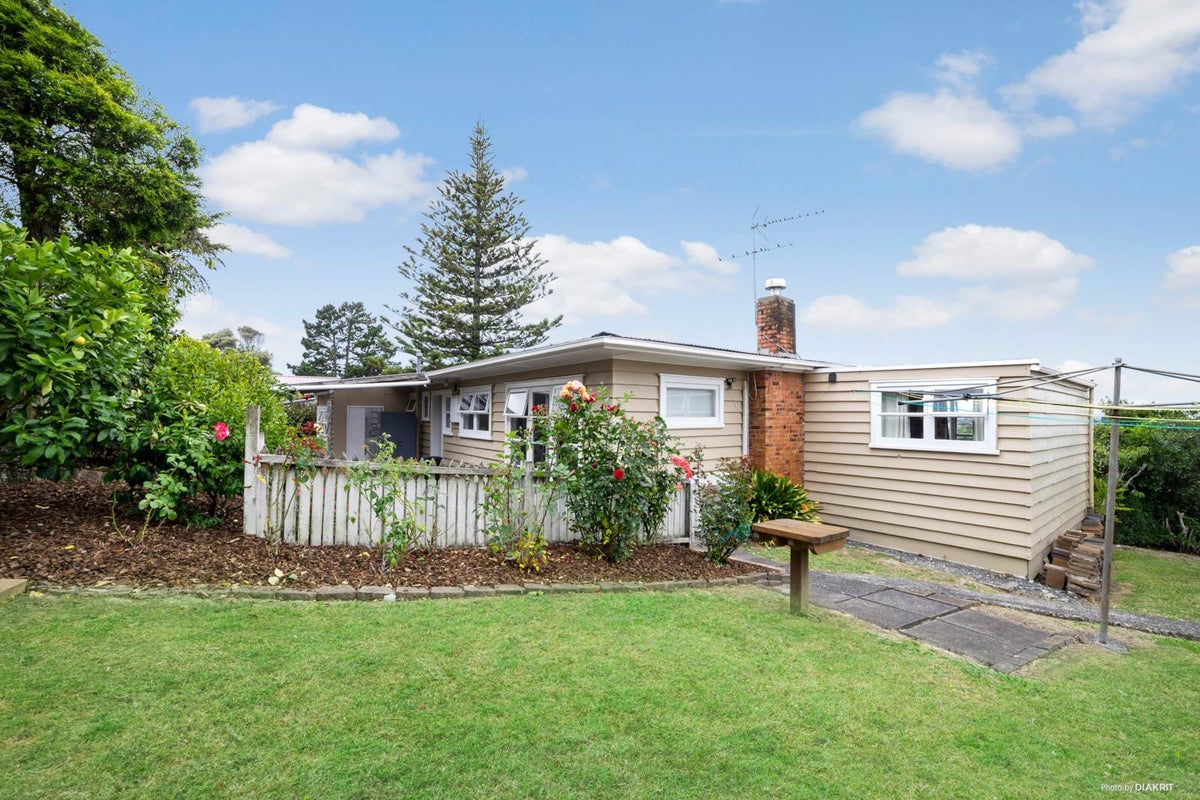 1/77 Target Road, Totara Vale, Auckland - Carousel 1