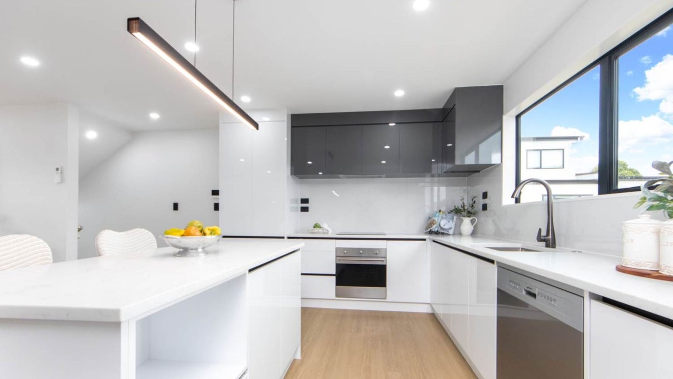 25C Archmillen Avenue, Pakuranga Heights, Auckland - Carousel 1