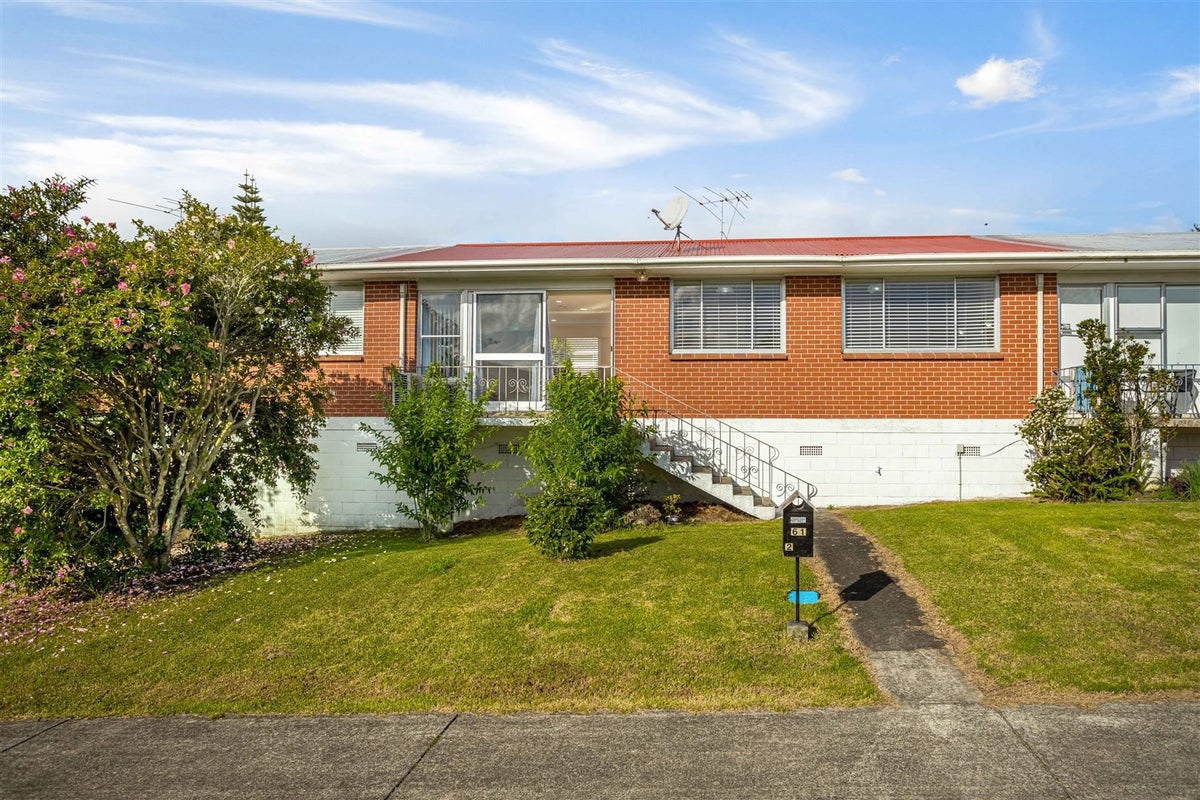 2/61 Royal View Road, Te Atatu South, Auckland - Carousel 1