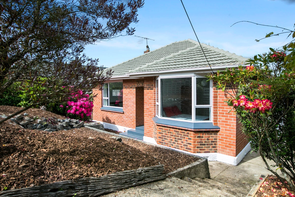 31 Clifford Street, Dalmore, Dunedin - Carousel 1