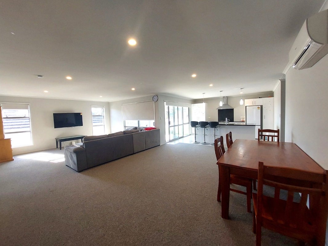 24 Fairfax Crescent, Pyes Pa, Tauranga - Carousel 2