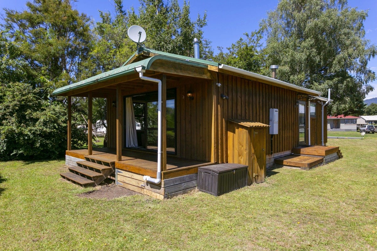 7 Rea Grove, Turangi - Carousel 1