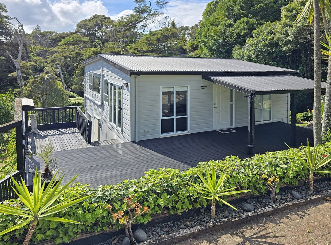 5 Fairmount Road, Titirangi, Auckland - Carousel 1
